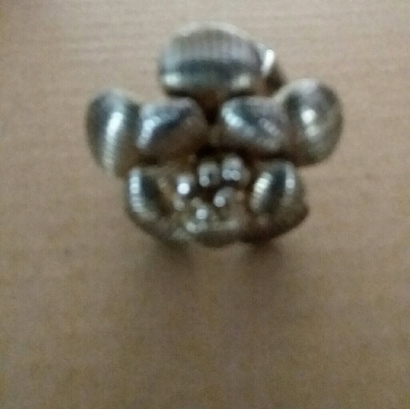 Flower ring - Picture 2 of 2